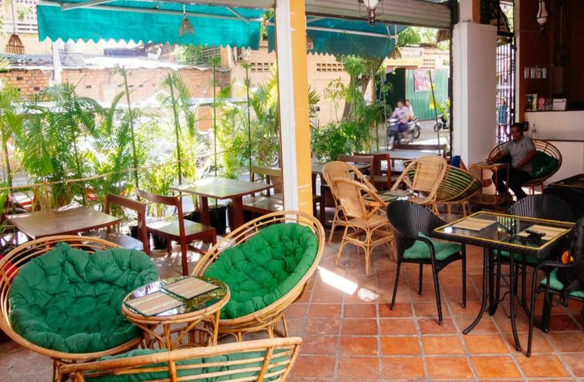 Garden Guest House بنوم بنه المظهر الخارجي الصورة